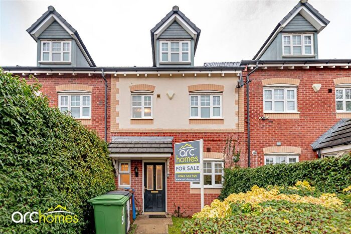 3 Bedroom Town House For Sale In Blakemore Park, Atherton, Manchester, M46