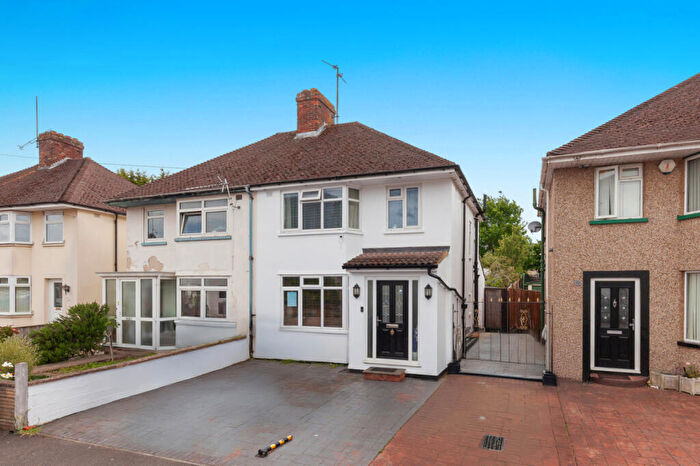 3 Bedroom Semi-Detached House For Sale In Hampden Road, Oxford, OX4