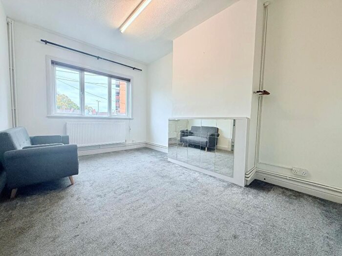 2 Bedroom Flat To Rent In Old Oak Common Lane, East Acton, London, W3