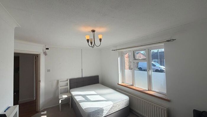 2 Bedroom Bungalow To Rent In Sandycroft Road, Amersham, HP6