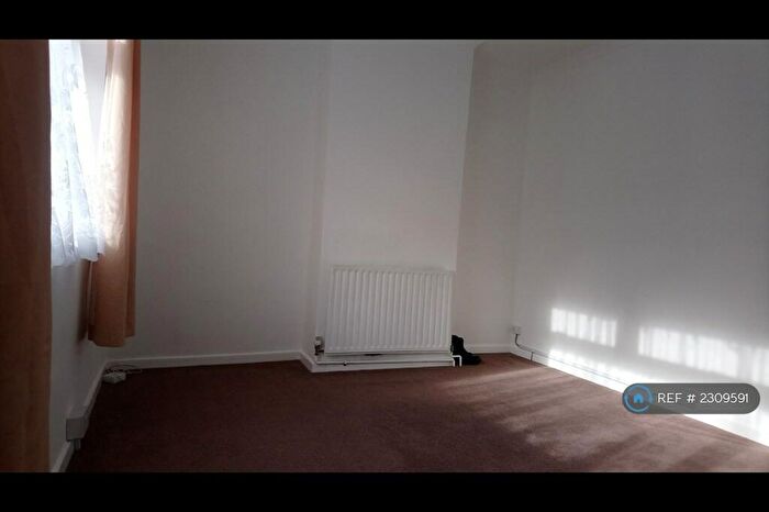 2 Bedroom End Of Terrace House To Rent In Hawthorn Road, Kent, ME2