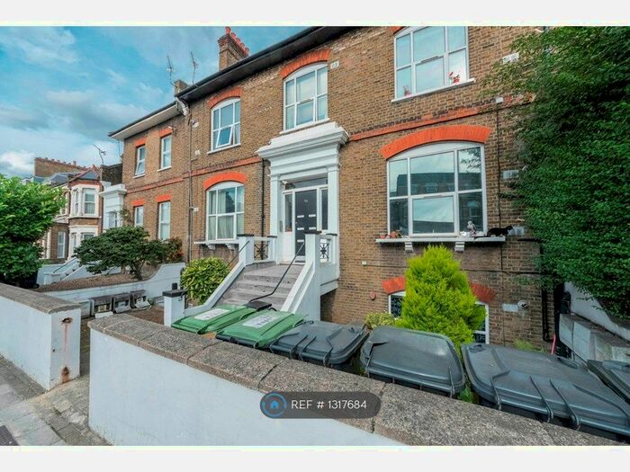 2 Bedroom Flat To Rent In Lausanne Road, London SE15,