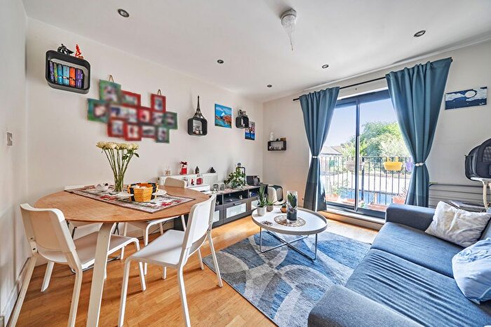 2 Bedroom Flat For Sale In Morning Lane, London, E9