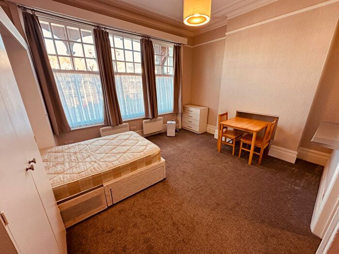 Studio To Rent In Queens Avenue, London, N10