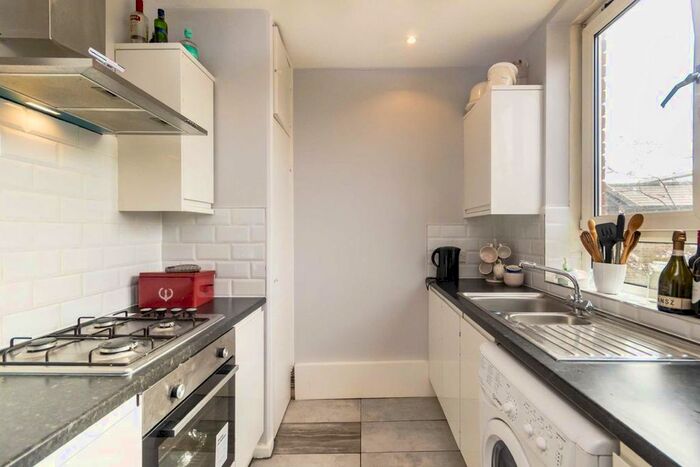 Studio To Rent In Munster Road, London, SW6