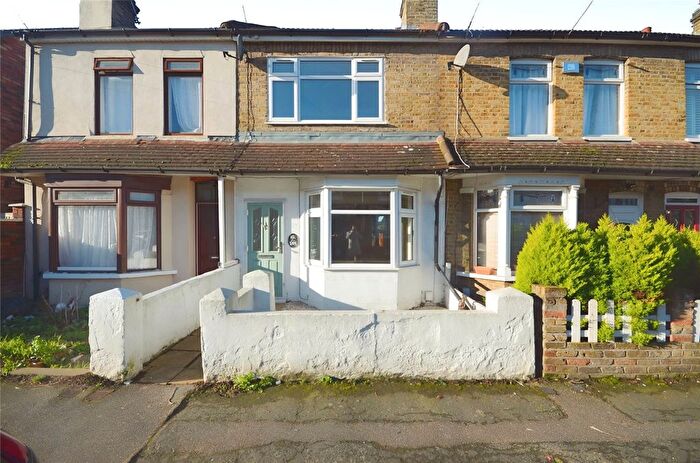3 Bedroom Detached House To Rent In Douglas Road, Hornchurch, Essex, RM11
