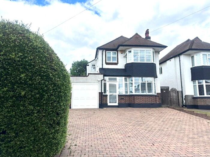 3 Bedroom Detached House To Rent In Pickhurst Mead, Hayes, Bromley, BR2