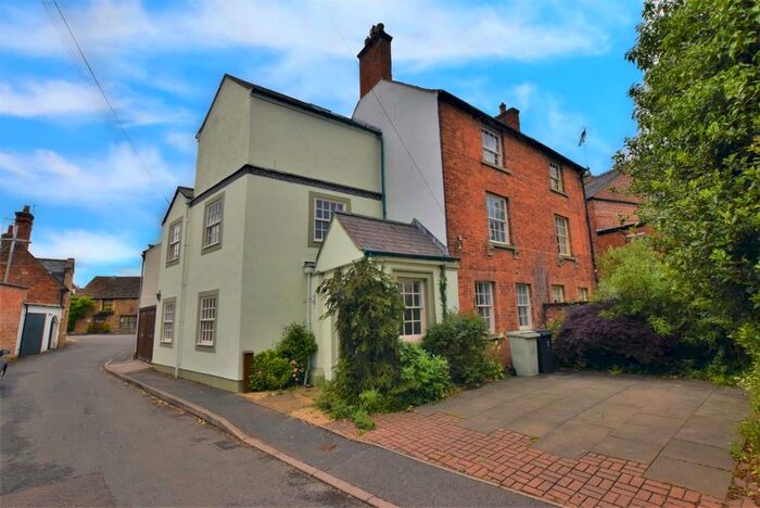 4 Bedroom Town House To Rent In Burley Road, Oakham, LE15