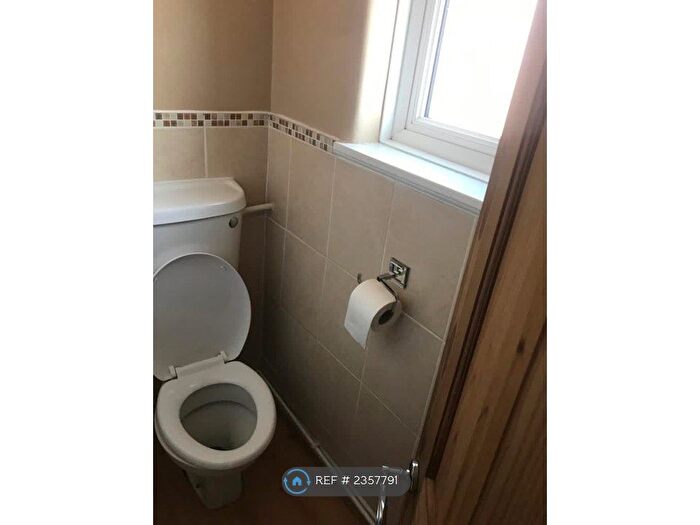 2 Bedroom End Of Terrace House To Rent In Dagenham, Dagenham, RM9