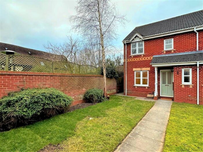 3 Bedroom Property To Rent In Appletree Lane, Redditch, B97