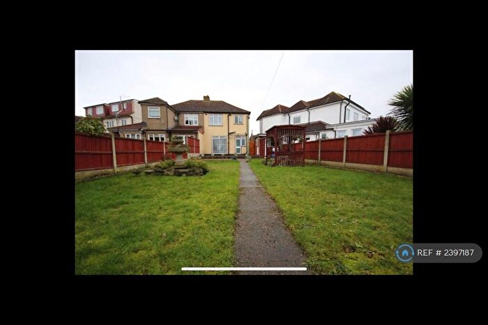 3 Bedroom Semi-Detached House To Rent In Rainham, Rainham, RM13