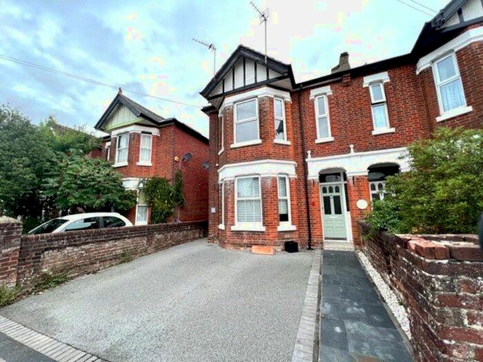 2 Bedroom Maisonette To Rent In South View Road, Southampton, Hampshire, SO15