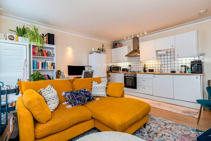 1 Bedroom Flat To Rent In Maple Road, Surbiton, KT6