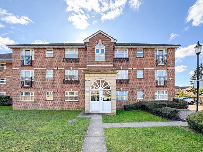 2 Bedroom Flat To Rent In Bunns Lane, London, NW7