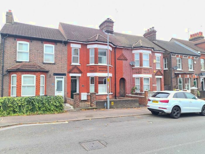 3 Bedroom Terraced House To Rent In Great Northern Road, Dunstable, LU5