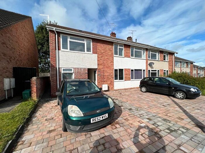 2 Bedroom Flat To Rent In Gainsborough Road, Keynsham, Bristol, BS31