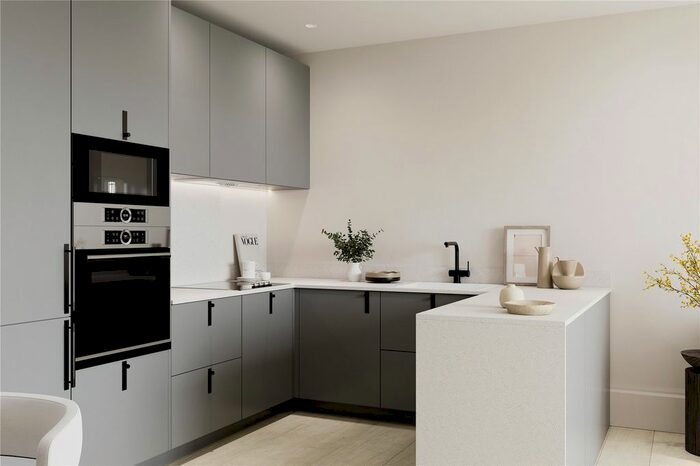 3 Bedroom Flat For Sale In Riverside Gardens, Jubilee Gardens, Weybridge, KT13
