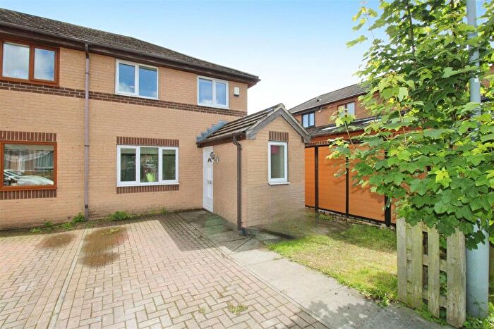 3 Bedroom Semi Detached House To Rent In Hopton Avenue, Bradford, BD4