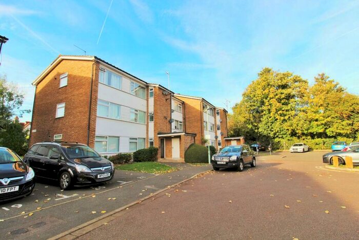2 Bedroom Flat To Rent In High Road, Broxbourne, EN10