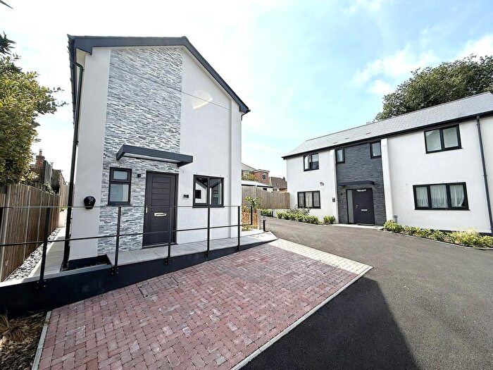 2 Bedroom Detached House For Sale In The Burrows, Oakdale, Poole, BH15