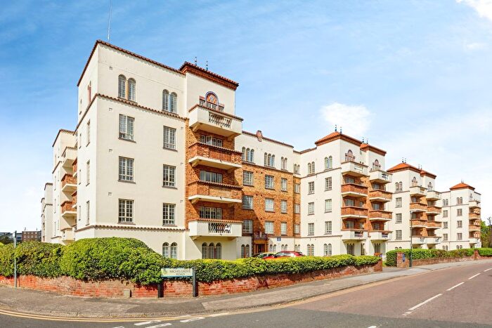 1 Bedroom Flat To Rent In Sea Road, Bournemouth, BH5