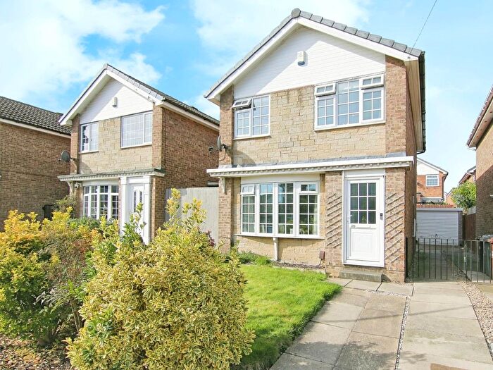 3 Bedroom Detached House To Rent In Lawns Green, New Farnley, Leeds, LS12
