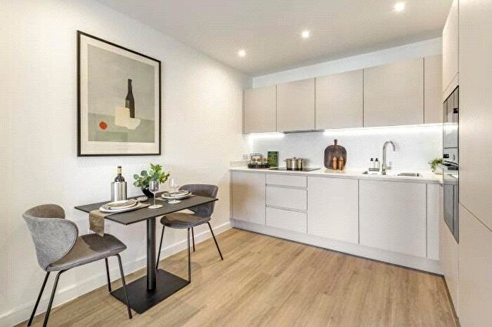1 Bedroom Flat To Rent In Zenith House, Ermine Way, Maidenhead, SL6