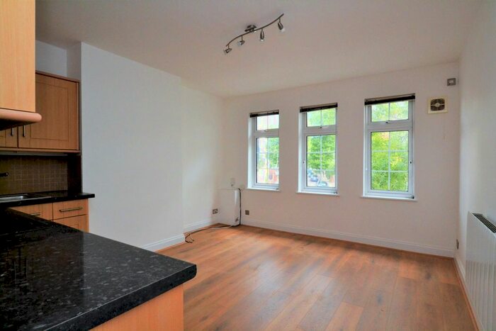 1 Bedroom Flat To Rent In Heath Road, Middlesex, TW1
