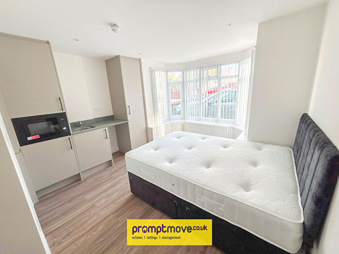 Studio To Rent In Dunstable Road Luton, LU4