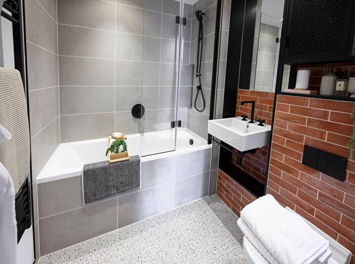 1 Bedroom Flat For Sale In Heron Wharf, Poplar, E14