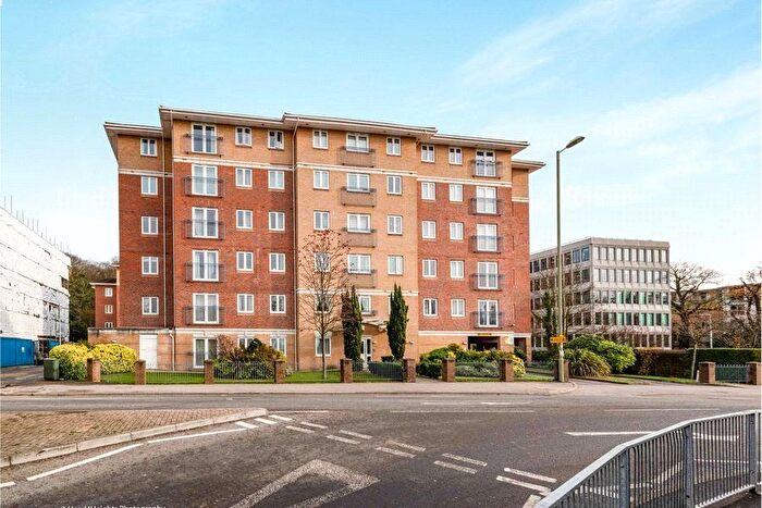 2 Bedroom Flat For Sale In Farnborough Road, Farnborough, Hampshire, GU14