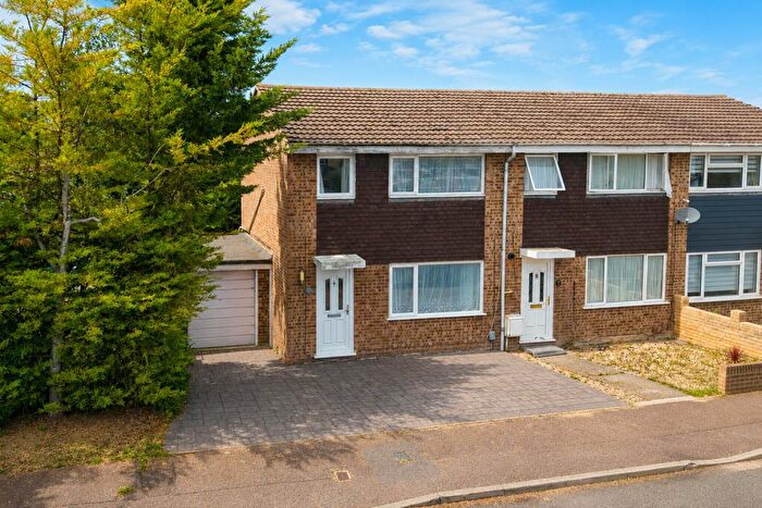 3 Bedroom Semi-Detached House For Sale In Thackeray Close, Royston, SG8
