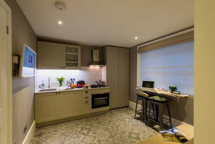 Studio To Rent In Gloucester Place, London NW1