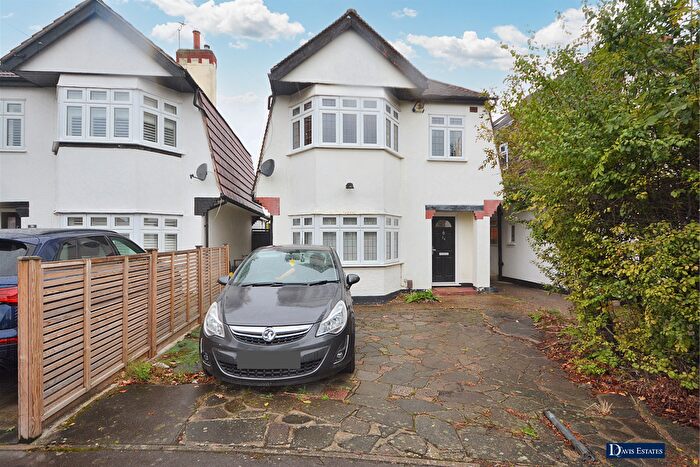 3 Bedroom Detached House For Sale In Haynes Road, Ardleigh Green, Hornchurch, RM11