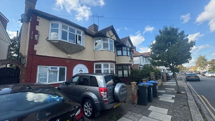 3 Bedroom Flat To Rent In Fleetwood Road, Willesden Green, NW10