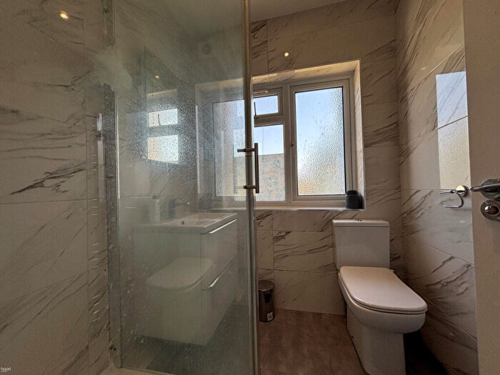 2 Bedroom Apartment To Rent In Blundell Road, Edgware, HA8