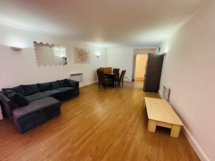 3 Bedroom Flat To Rent In Cornell Building, Coke Street, London, E1