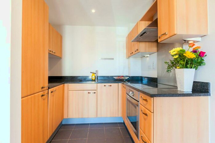 1 Bedroom Flat To Rent In Morton Close, Shadwell, London, E1