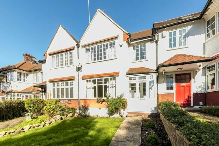 3 Bedroom House To Rent In Hamilton Way, Finchley, N3