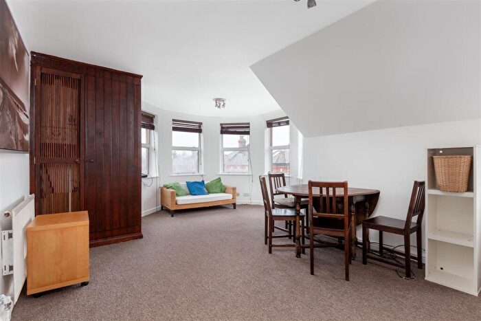 2 Bedroom Flat To Rent In Fordwych Road, London, NW2