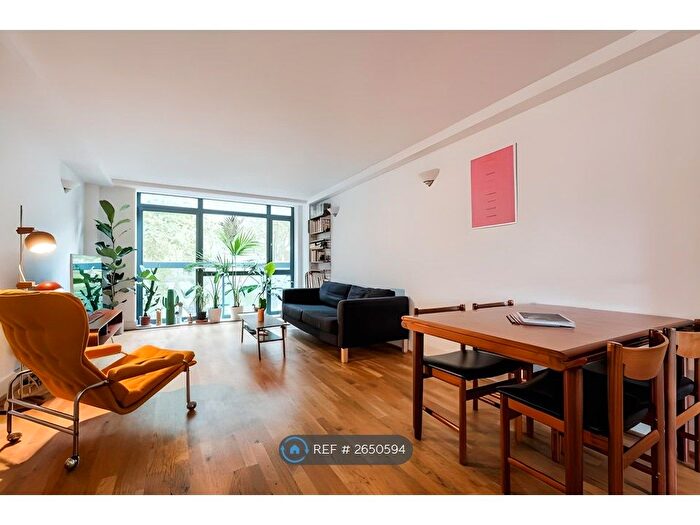 2 Bedroom Flat To Rent In Newington Green, London, N16