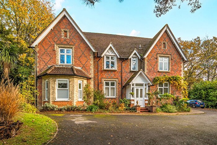 1 Bedroom Flat For Sale In Jackmans Lane, Woking, St Johns, GU21