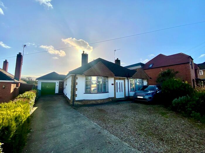 3 Bedroom Bungalow To Rent In Exeter Gardens, Stamford, PE9