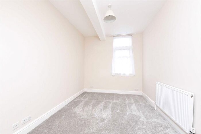 2 Bedroom Flat To Rent In Angles Road, Streatham, Lambeth, London, SW16