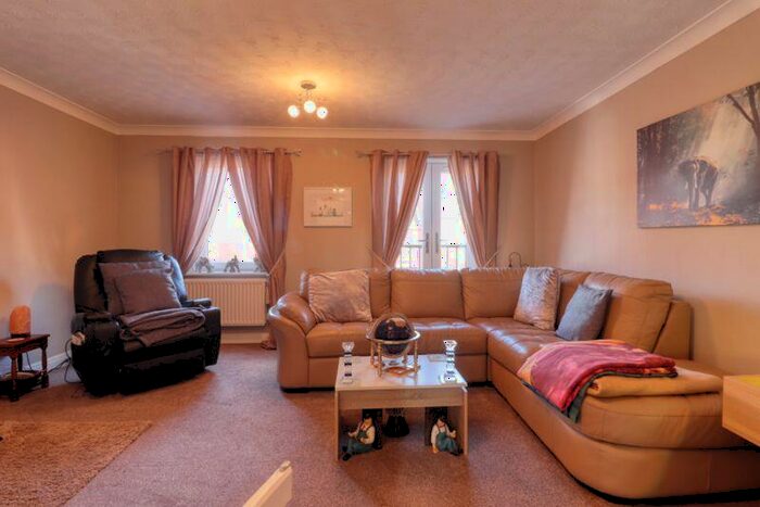 3 Bedroom End Of Terrace House For Sale In Birchwood View, Gainsborough, DN21