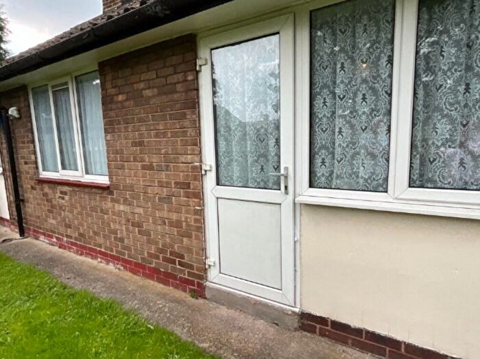 1 Bedroom Bungalow To Rent In Elm Close, M31