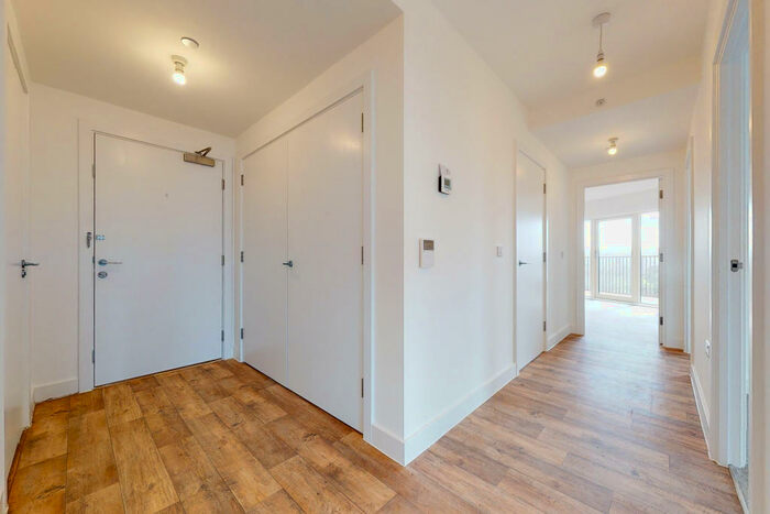 3 Bedroom Apartment To Rent In Millet Place London, E16