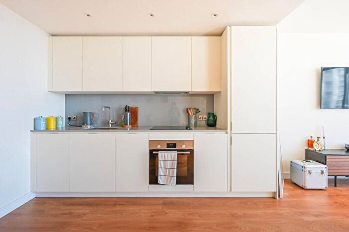 Studio For Sale In Hampton Tower, Tower Hamlets, London, E14