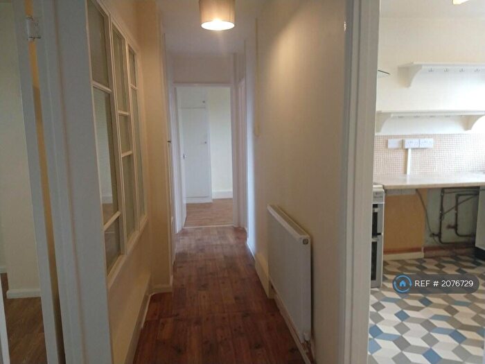 2 Bedroom Flat To Rent In New Barn Avenue, Cheltenham, GL52