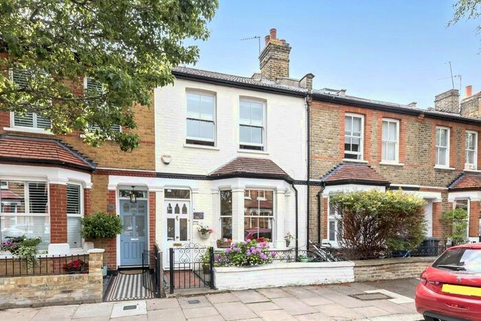 2 Bedroom Property To Rent In Hessel Road, London, W13